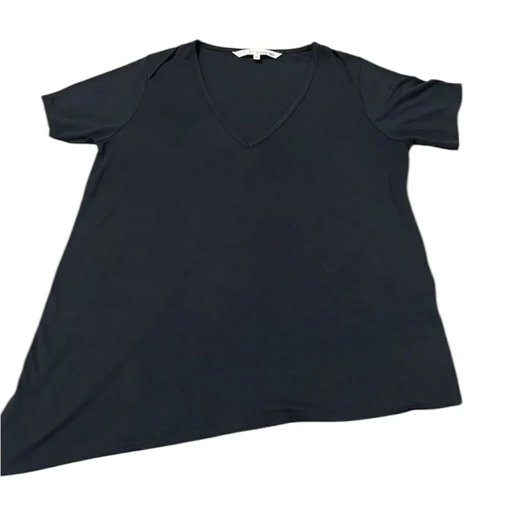 Rachel Roy cute szS black SS angled hem tshirt w/shoulder slits GUC